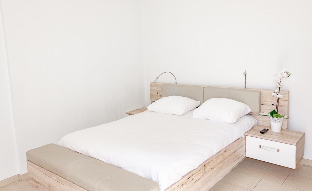 Hotel Et Appartements Reine D'Azur Рокбрюн-Кап-Мартин Екстериор снимка