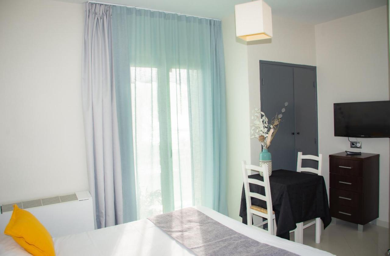 Hotel Et Appartements Reine D'Azur Рокбрюн-Кап-Мартин Екстериор снимка