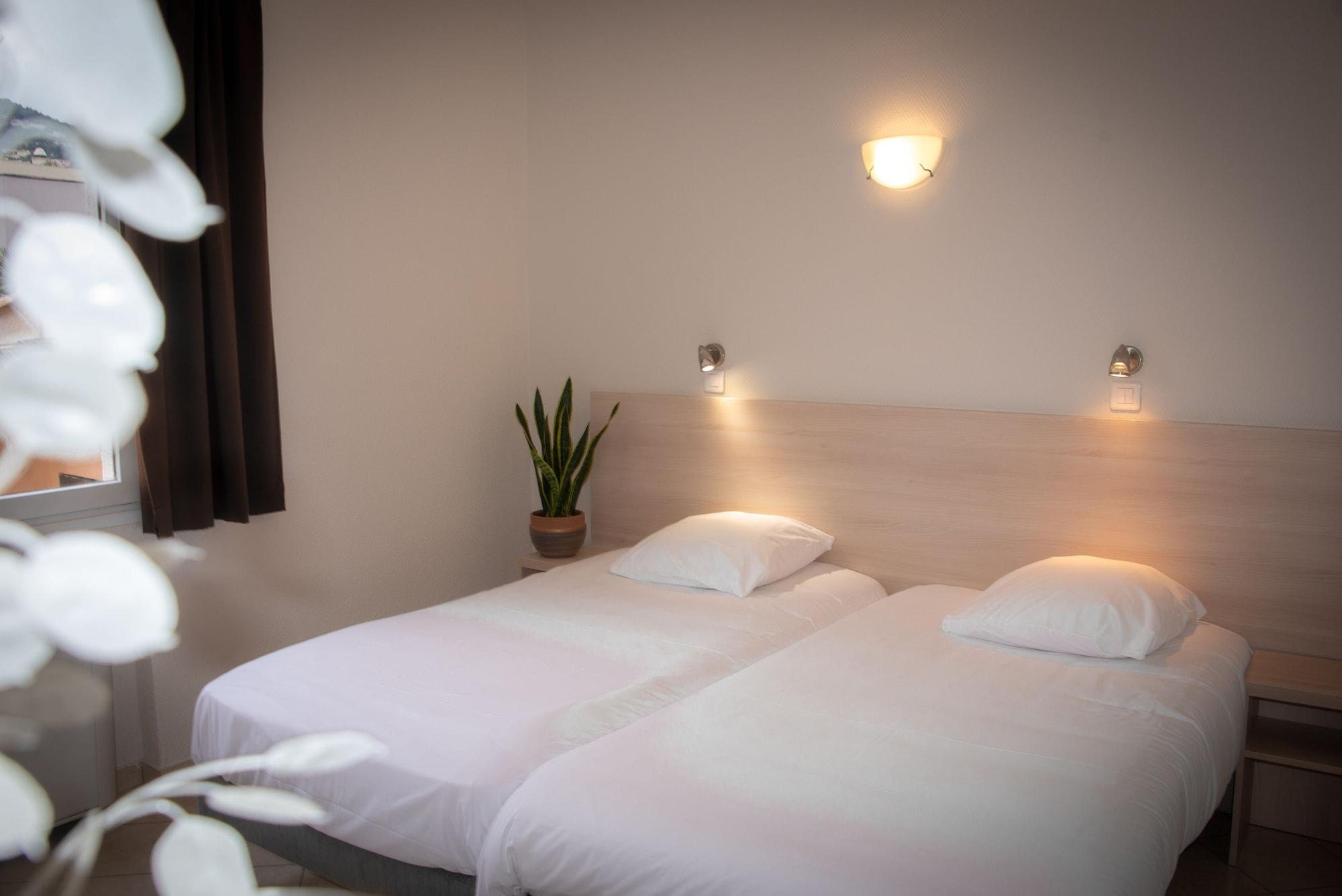Hotel Et Appartements Reine D'Azur Рокбрюн-Кап-Мартин Екстериор снимка