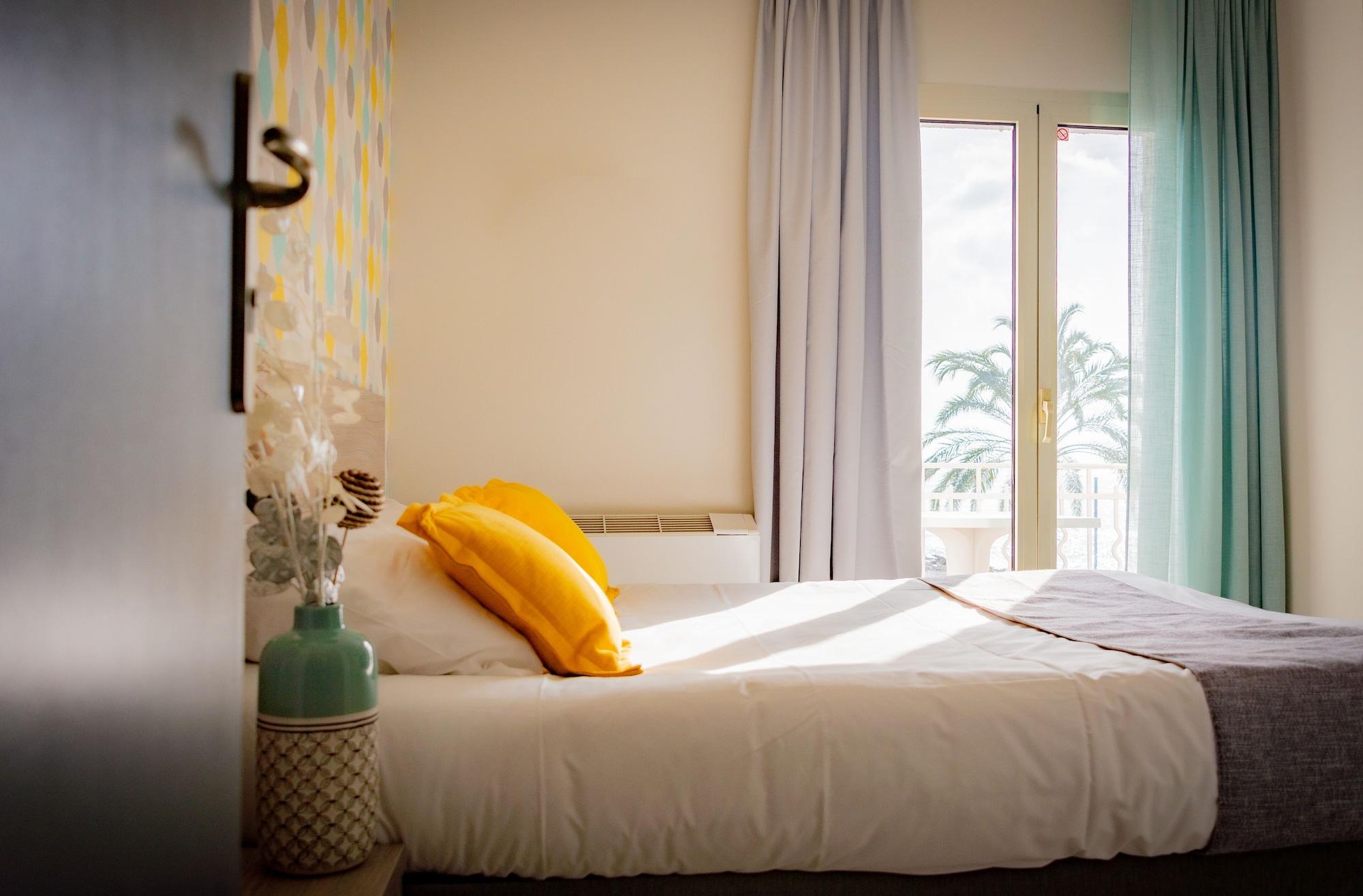 Hotel Et Appartements Reine D'Azur Рокбрюн-Кап-Мартин Екстериор снимка