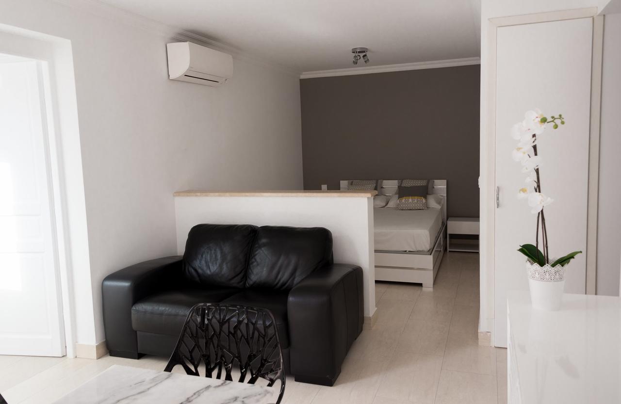 Hotel Et Appartements Reine D'Azur Рокбрюн-Кап-Мартин Екстериор снимка