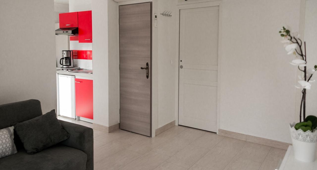 Hotel Et Appartements Reine D'Azur Рокбрюн-Кап-Мартин Екстериор снимка
