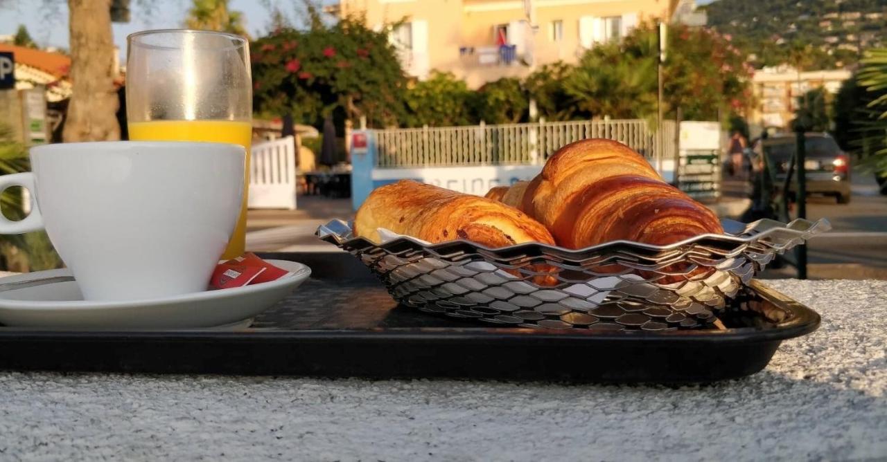 Hotel Et Appartements Reine D'Azur Рокбрюн-Кап-Мартин Екстериор снимка